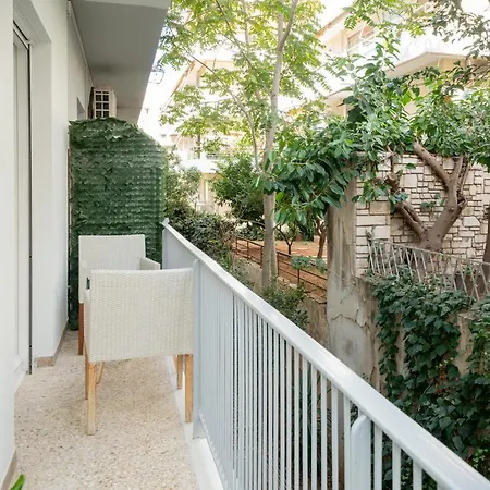 Sunlit Urban Oasis In Vibrant Palaio Faliro 公寓 *